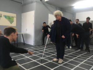 Stichting Storytelling Center biedt storytelling trainingen aan om generaties met elkaar te verbinden, jong en oud. Of het nou gaat om sociale onveiligheid, senioren die jongeren kunnen begeleiden of verbinding in de buurt.